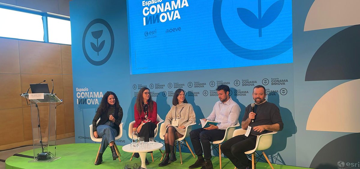 khoraurban's tweet photo. 🌍En el #CONAMA2024, nuestra compañera Gabriela ha presentado el proyecto @AlmeriaCAMINA_, desarrollado por el @aytoalm junto a @khora para romper barreras urbanas y sociales. Una iniciativa que conecta barrios segregados mediante participación ciudadana, cultura y patrimonio.💡 https://t.co/g0ApHIoycD