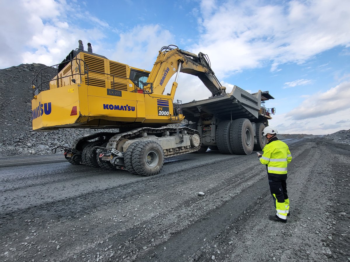 im_mining's tweet image. A Finnish Institute of Occupational Health study says whole-body vibration and resulting health risks to operators when moving excavators can be reduced by using Sleipner dollies instead of driving on the excavator’s own tracks | tinyurl.com/24e3j3hv #SleipnerOy #minesafety