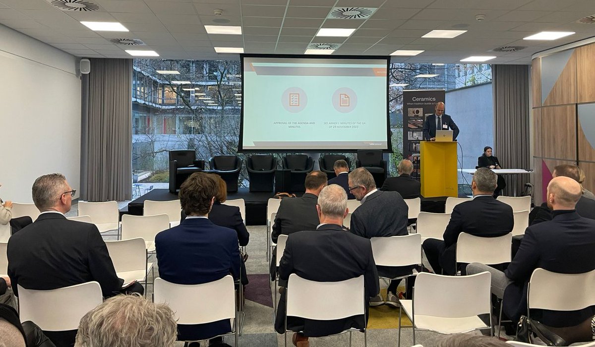 ASCER_comunica's tweet photo. 👥 CET, nuestra federación europea, en su Asamblea General celebrada hoy en Bruselas ha renovado su cúpula directiva:
Presidente: Graziano Verdi (Italcer Group) 🇮🇹
Vicepresidentes:
Roman Blažíček (Rako Ceramics) 🇨🇿
Raúl Carnicer (CEVICA) 🇪🇸 y miembro de #ASCER https://t.co/KLtwCvVvwI