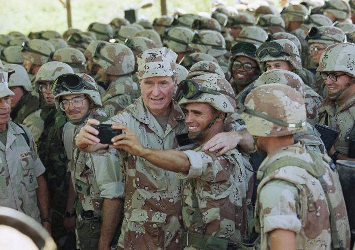 🗓️ On this day, 1992, in another chapter of U.S. interventionism 🇺🇸, President George H. W. Bush ordered the deployment of 28,000 American soldiers to Somalia 🇸🇴. ⚔️ #USIntervention #Somalia #History #MilitaryAction