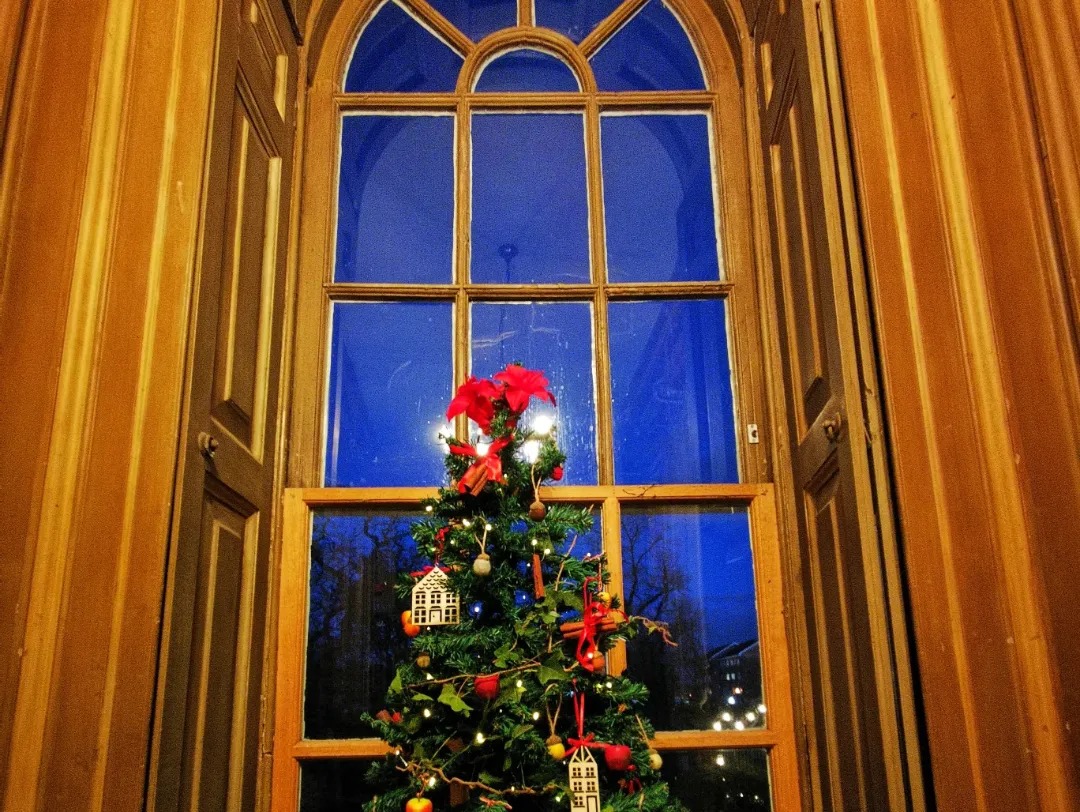 RainhamHallNT's tweet image. Come see the beautiful decorations from different decades across the house. Hall is open Thurs to Sat 11am-4pm (last entry 3pm)
Or join a Late and Live tour on 13 December 7pm onwards. A candle lit after-hours experience to meet characters from the Hall
nationaltrust.org.uk/rainham-hall