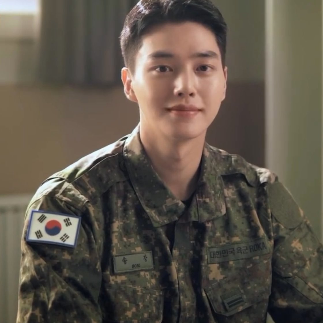 kdrama_menfess's tweet photo. •kdm• new content song kang untuk video promosi camp militernya https://t.co/SfhpMg4Qtl