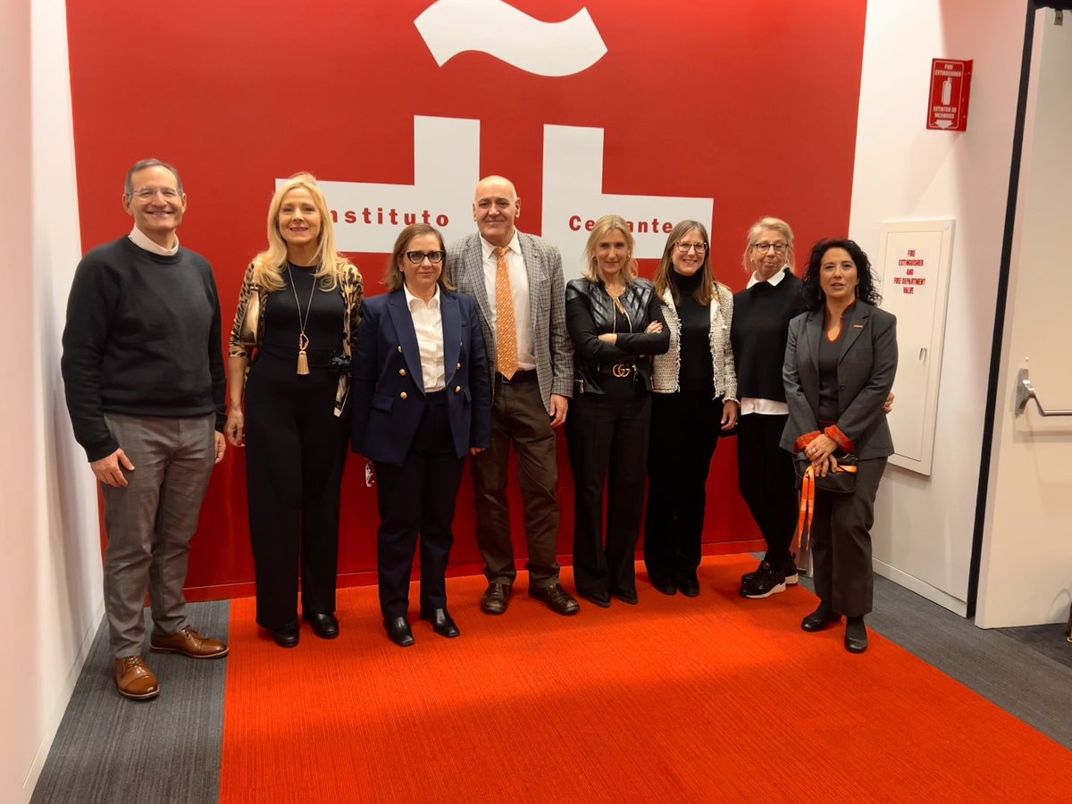 #RSNA24 #RSNASocial
Day 2

Time well spent with my dear SERAM, SERME, ACR and CIR friends at Instituto Cervantes listening to talks on #DEI and #Sustainability 

<a href="/ComisionDEI_CIR/">Comisión Diversidad Equidad e Inclusión CIR</a> 

1/2
