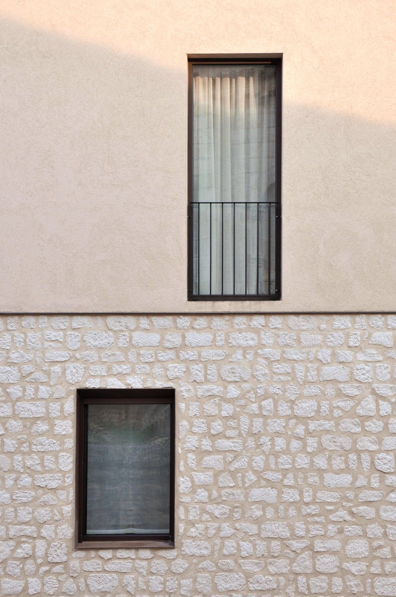 verniprens's tweet photo. Precioso proyecto de arquitectura de A+b soluciones con nuestro revestimiento Cortijo en color crudo y piezas de esquina especiales. Elegancia, sobriedad y calidez a partes iguales.
https://t.co/mqz0T9CNRN
#verniprens #rusticstyle #rusticdecor #rusticomoderno #casapiedra https://t.co/4vvjZDl311