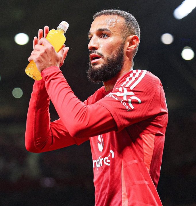 NOTICIA. Los jugadores del Manchester United han rechazado los planes del club de usar una chaqueta Adidas en apoyo a la comunidad LGBTQ+ luego de que Noussair Mazraoui se negara a unirse a la iniciativa. [Athletic] 🏳️‍🌈❌