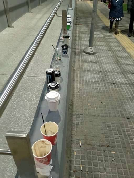 Κάθε μέρα ο Έλληνας δείχνει την παιδεία του. #μετρο_θεσσαλονικης