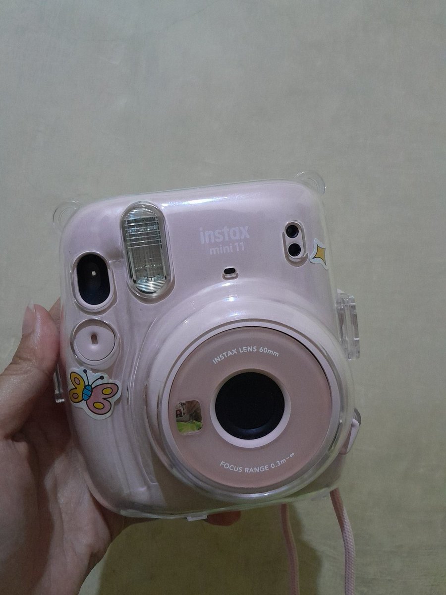 kkimkimchi's tweet photo. wts instax mini 11 include hardcase, strap, gantungan, baterai, box

#zonauang #zonajajan wtb wts fujifilm instax mini 11 https://t.co/sITgomkoOS