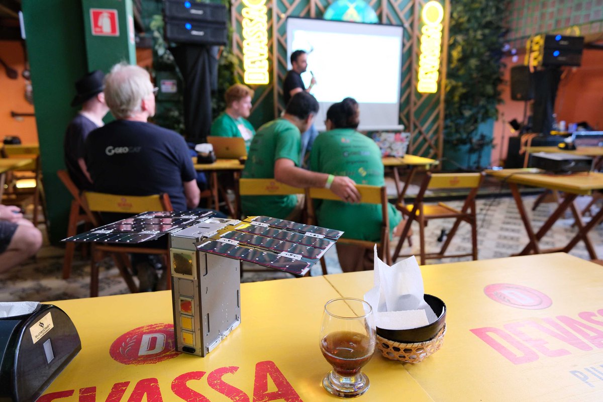 _meltingrabbit's tweet image. アークエッジ・スペース (ArkEdge Space Inc.) は,オープンソース地理空間情報ソフトウェアとそのコミュニティへの貢献のために,FOSS4G 2024 Belém にスポンサー参加しています!
#foss4g に限らず OSS には日々お世話になっているし,ちょうど南米で仕事があったので,参加するしかないよね,と