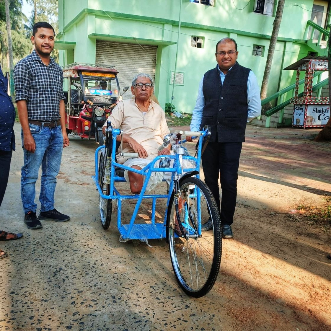 A Tricycle has been provided to Sri Pramod Mohanty of Sultanpur GP under Bhograi Block.
<a href="/BdoBhograi34335/">BDO BHOGRAI</a> <a href="/dssobalasore/">District Social Security Officer Balasore</a> <a href="/SSEPD2/">SSEPD</a>