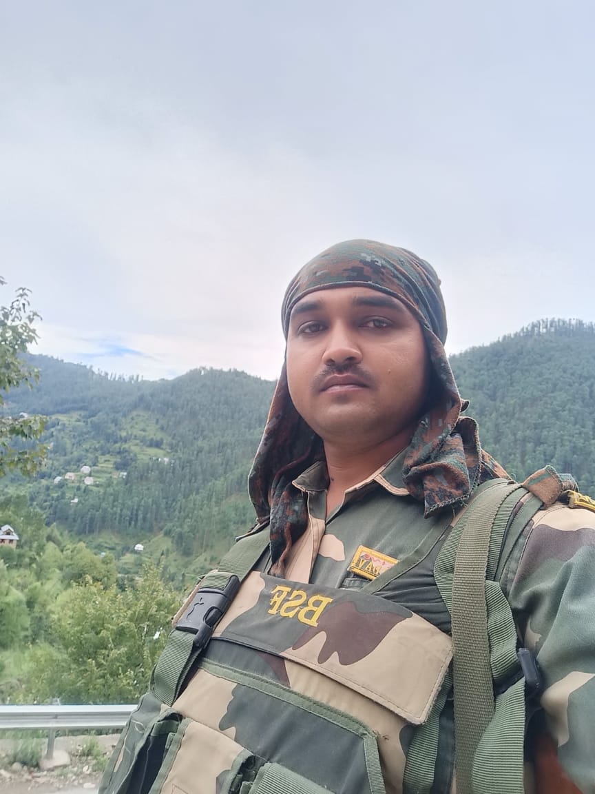 तुम किताबों के सामने झुक जाओ,
ये तुम्हारे सामने दुनिया झुका देगी।

- डॉ. भीमराव आंबेडकर