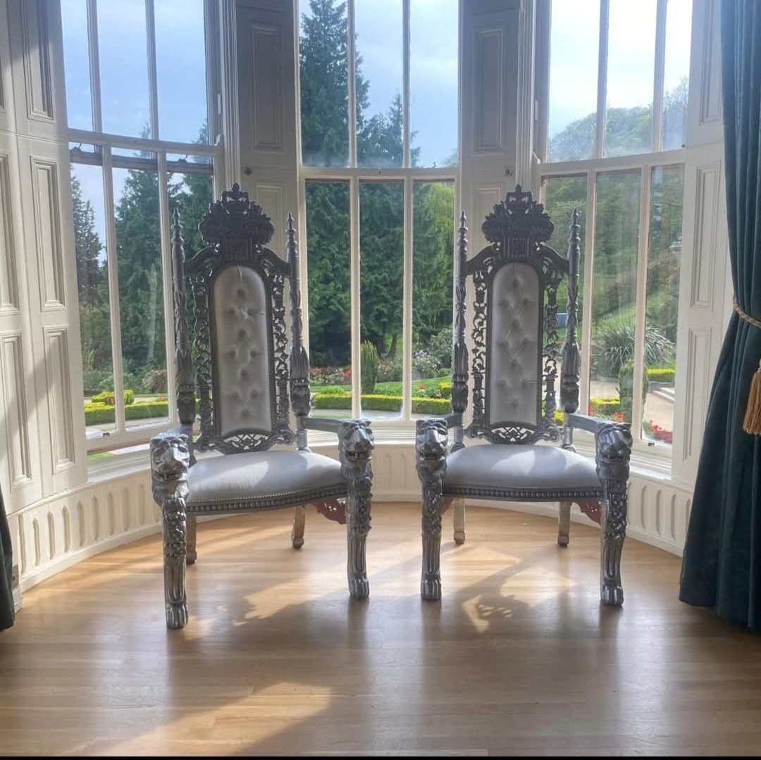 partysolutionsb's tweet photo. 👑 THRONE HIRE 👑

£75 PER THRONE 

✨️PERFECT FOR SANTA VISITS 
✨️FORMALS
✨️DEBS
✨️BIRTHDAYS
✨️COMMUNIONS
✨️CONFIRMATIONS
✨️WEDDINGS https://t.co/J26Qi2oMVN