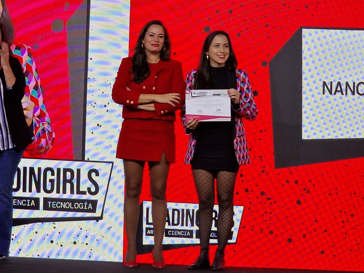 LeadinGirls (@leadingirlsesp) on Twitter photo ✨ El IV Premio Margarita Salas en la categoría 🌟 Entidades externas: Patricia Bondia (@Sci_VG) con "Nanocar Racing: The Game".
Entrega el premio Alicia Izquierdo, concejala de Innovación de <a href="/malaga/">Ciudad de Málaga</a>
<a href="/MsalasFundacion/">Fundación Margarita Salas</a> ✨ El IV Premio Margarita Salas en la categoría 🌟 Entidades externas: Patricia Bondia (@Sci_VG) con "Nanocar Racing: The Game".
Entrega el premio Alicia Izquierdo, concejala de Innovación de <a href="/malaga/">Ciudad de Málaga</a>
<a href="/MsalasFundacion/">Fundación Margarita Salas</a>