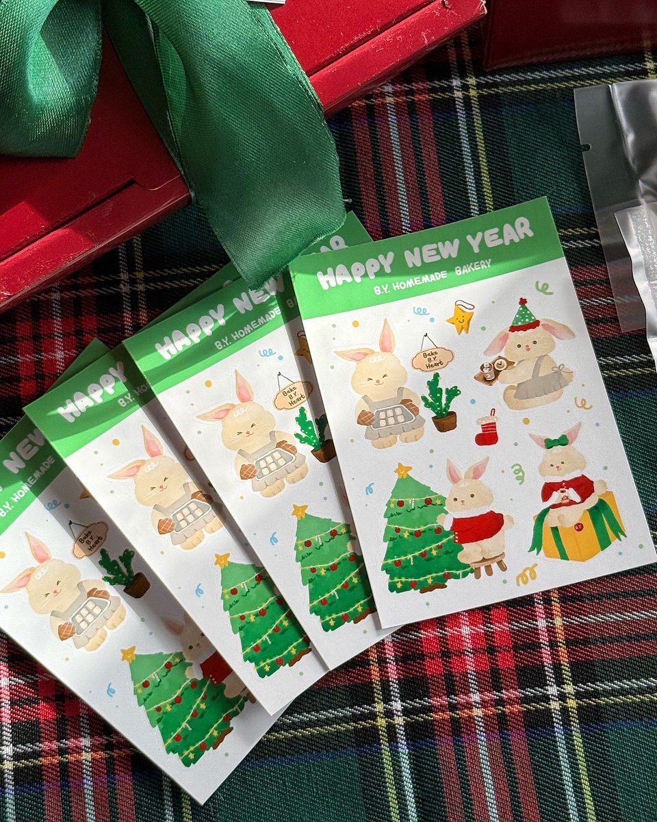 BYhomemade____'s tweet photo. ภายในกล่องจะแถมสติ๊กเกอร์ธีมคริสต์มาสที่น่ารักแบบสุดจายยยย 🐰💖🎅🏻🌲 https://t.co/kidCKKA8NS