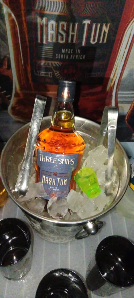 BMotsoaledi's tweet photo. Rxyal fest with the best whiskey in SA!!!!🔥🔥🔥🔥🔥🔥 #ThreeshipsMashTun #3hreeshipsMashTun☄️☄️☄️ https://t.co/nYyJ4nbruM