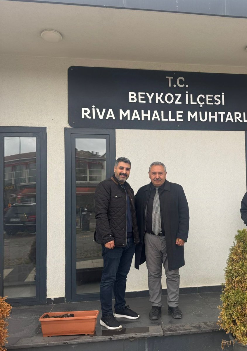 İBB Beykoz koordinatörlüğü olarak 
Riva Muhtarı Sn. Mevlüt Eren' i ziyaret ettik .Riva mahallesiyle ilgili sorun ve çözümler üzerine sohbet gerçekleştirdik 
Misafir perverliğinden dolayı
Muhtarımıza Teşekkür ederiz
#Beykozçokgüzelolacak
#Herşeyçokgüzelolacak