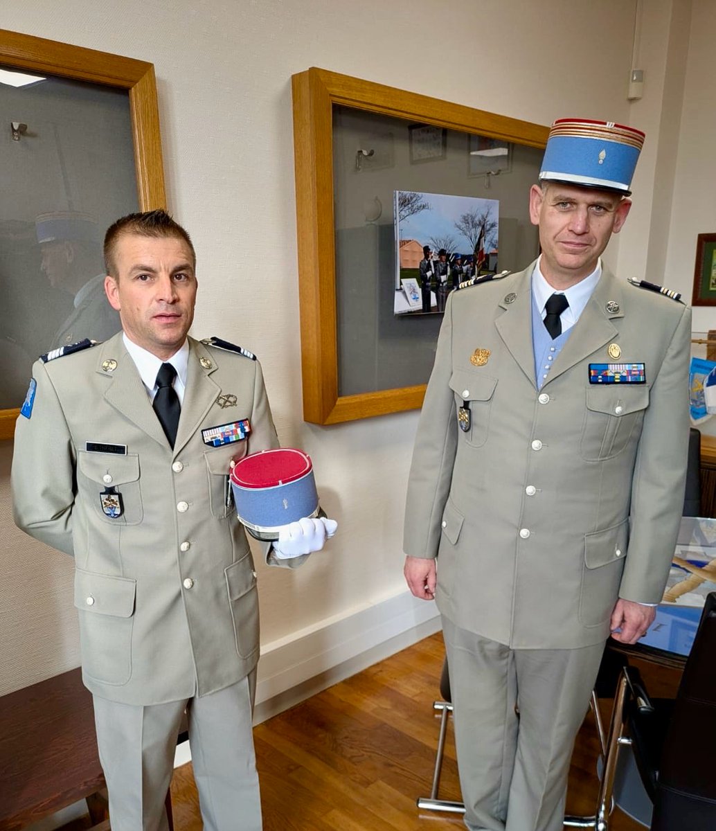 14eBsmat's tweet image. 🎖️ Félicitations à Sylvain pour sa promotion au grade de Maréchal des Logis Chef ! 🎉

#Promotion #Fierté #AlHonneur