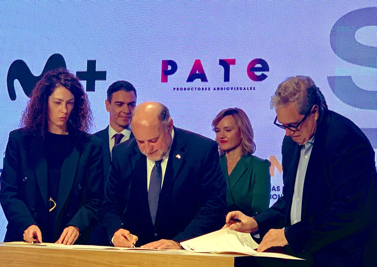 Jordi Bosch firma hoy el Hub Audiovisual de Formación, con otras asociaciones y empresas, para avanzar en la transformación de la FP de los futuros profesionales del sector . #alianzaFP <a href="/BanijayIberia/">Banijay Iberia</a> <a href="/grupoboomerang/">Grupo Boomerang TV</a> <a href="/SecuoyaStudios/">Secuoya Studios</a> <a href="/educaciongob/">Ministerio de Educación, FP y Deportes</a> <a href="/PateProductores/">PATE Productores</a>