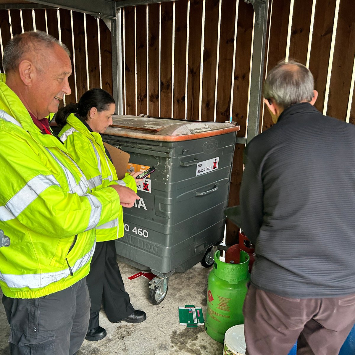 Volunteers from HFRS and <a href="/HertsPolice/">Herts Police</a> joined forces in Watford for an Arson Patrol, inspecting sites at risk of deliberate fires.

They gathered vital evidence to help crews and police prevent arson and keep the community safe.

Thank you to our volunteers for your commitment!