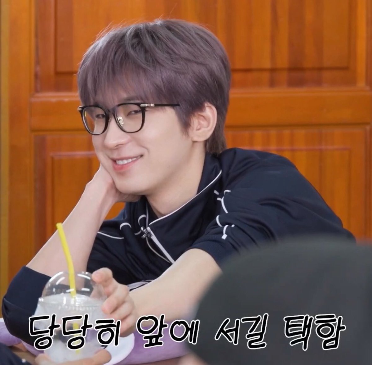 wonuoiawoo's tweet photo. “stop babying your idol, he’s a grown man”

wonwoo speaking in tiny: ☹️☹️☹️ https://t.co/TBirjPM3lS