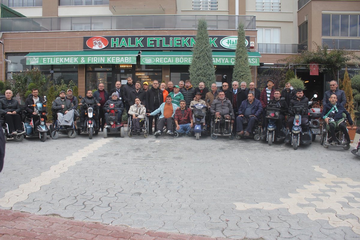 fatihhseker's tweet photo. Konyaspor Engelli Taraftarlar Derneği ile bir araya geldik. Engelli kardeşlerimiz zor koşullarda takıma destek oluyorlar

Başkan Erol Celep, Konyaspor'dan sadece manevi destek ve ilgi beklediklerini, birlikte ortak sosyal sorumluluk projelerine imza atmak istediklerini söyledi. https://t.co/3kcwdSB66q