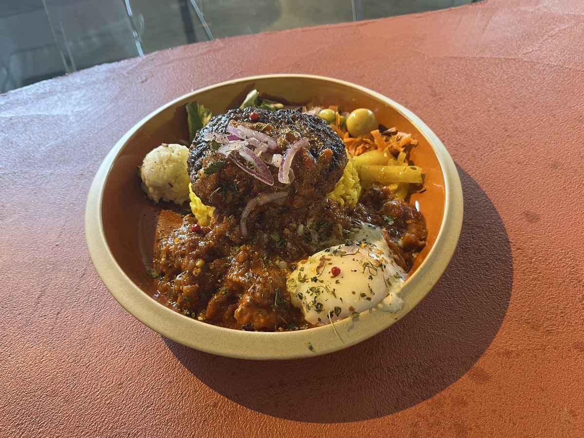 ぐんぴぃさんに届いた記念日🍛
うまトマチキンカレーを食べてもらうことが夢です