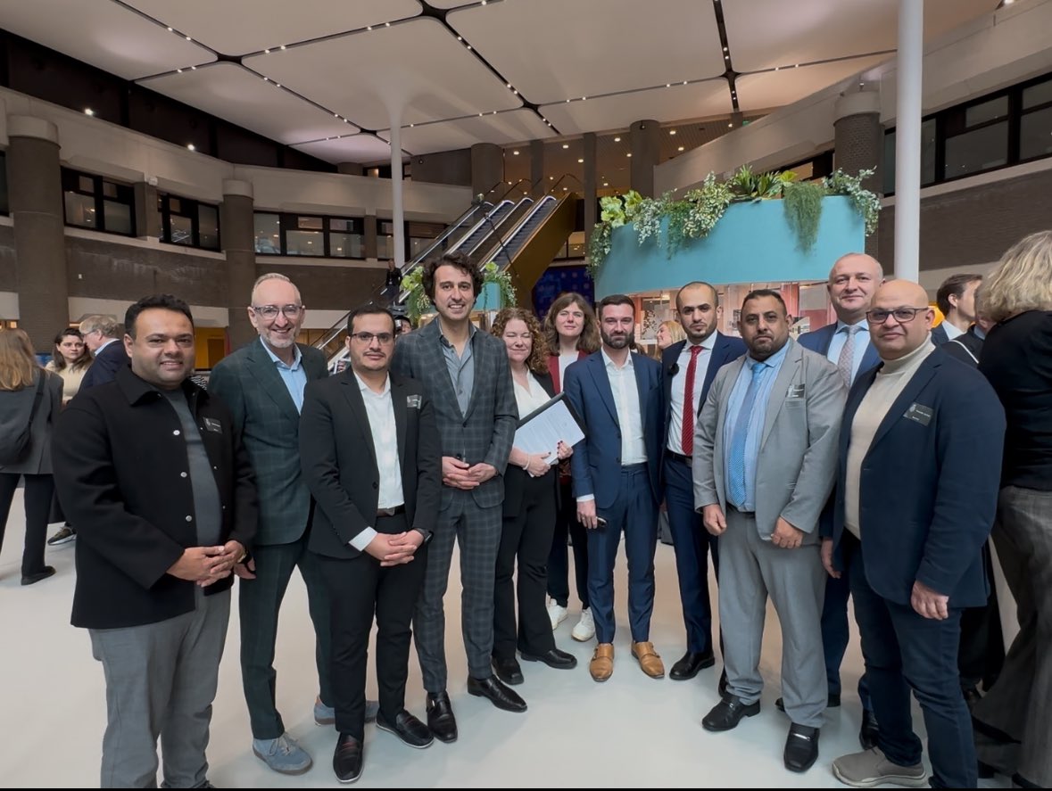ycinnl's tweet photo. Leden van het Nederlandse parlement hebben hun interesse getoond in de zaak van Jemenitische vluchtelingen en beloofden de ingediende petitie in komende vergaderingen te bespreken. Dank aan iedereen die deze grote inspanning heeft gesteund. https://t.co/MUViAm10Wp