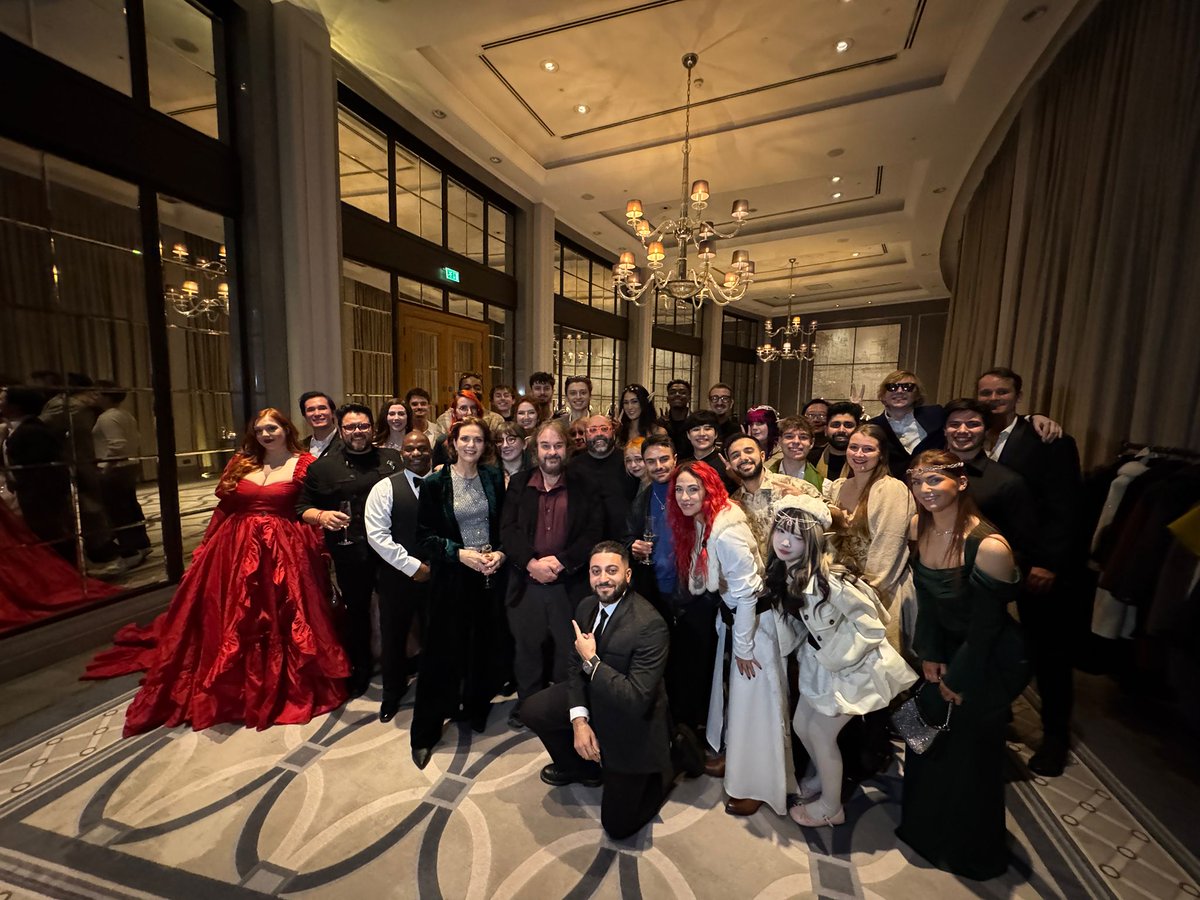 War of the Rohirrim London premiere! Chillen wit Peter Jackson and Philippa Boyens 🤯🤯🤯
@wbpictures #WBPartner #lLOTR The war of the rohirrim