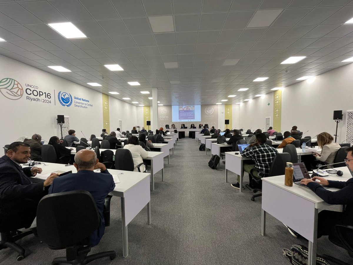 CairoPeaceKeep's tweet photo. @Cop16Riyadh, #CCCPA in partnership with @UNmigration & @CGIAR organized an event on Intersections btw #DLDD, #ClimateChange, & #Displacement in #MENA with a keynote address by Amb.@eiskandarov @azerbaijancop29 & insights from @Refugees https://t.co/l1n8m3damm