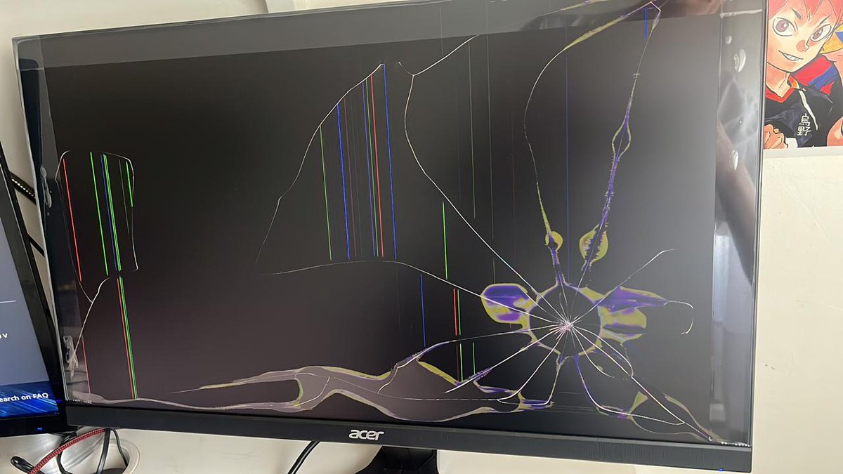 CUIDADO al comprar por <a href="/amazon/">Amazon</a> cosas frágiles. Puede salir mal: 
En mi casa compraron este monitor. Llegó destruido (sospecho dónde lo rompieron). Para que te reintegren el dinero hay que reenviar el producto a EEUU y Amazon sólo reconoce 25 dólares como costo de envío, pero