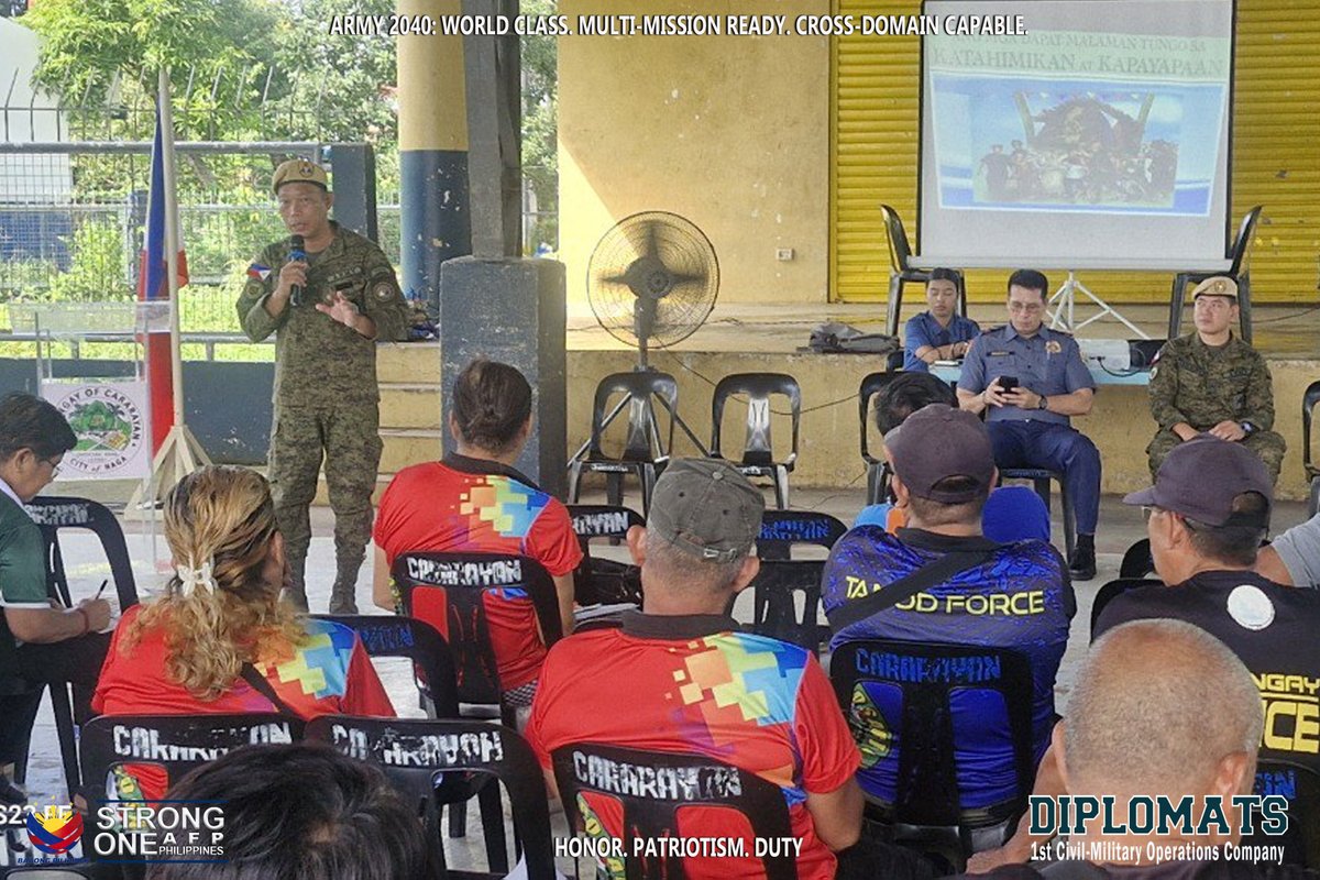 Nine1Diplomats's tweet photo. TINGNAN|| Mga Barangay Officials mula sa tatlong barangay ng Naga City sumailalim sa Orientation, Training at Seminar na isinagawa ng kapulisan at kasundaluhan.

#AFPyoucanTRUST
#PhilippineArmy
#StrongUnitedReliable
#KaagapayNgMgaBikolano https://t.co/GhwkaMLFfe