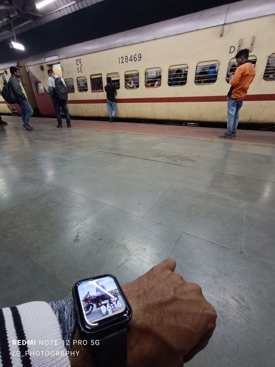 luvpremkumar01's tweet photo. Train no. 08072
यह रेल गाडी प्रत्येक दिन इसी प्रकार देरी करती है एक भी दिन समय से नहीं चलती आखिर ऐसा क्यों कही इसका कारन यह तो नाहीनही के इसमें आम आदमी सफर करते हैं  |
@serailwaykol @RailMinIndia @JharkhandRail @indianrail @PMOIndia @AshwiniVaishnaw https://t.co/PplJQZDnCM