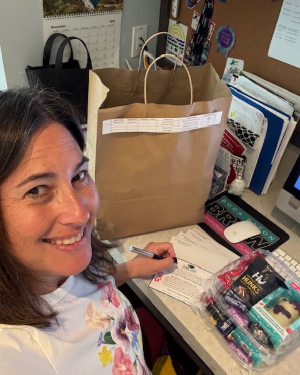 snowscholarship's tweet image. Happy National Cookie Day🍪 
What better way to celebrate than to rally together as a community and bake fresh cookies for #SnowScholars that are studying for final exams in college!