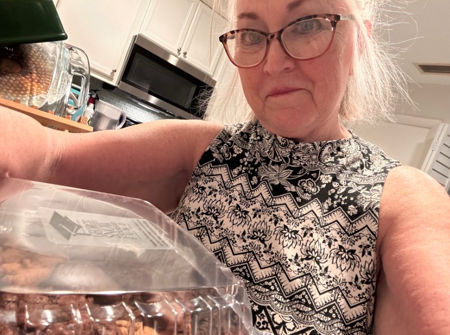 snowscholarship's tweet image. Happy National Cookie Day🍪 
What better way to celebrate than to rally together as a community and bake fresh cookies for #SnowScholars that are studying for final exams in college!