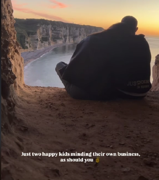 MerolleOre4778's tweet photo. @bbtbbbbb1235 @MichouOff_ C'est ça une soit disant meuf qui l'aime pas ? Le message est clair pourtant donc va rager ailleurs jaloux !! https://t.co/GSw4riLK6B