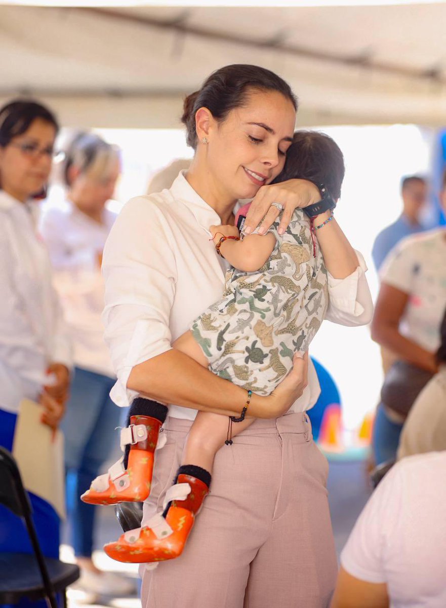 AytoCancun's tweet photo. ¡Entre todas y todos hacemos un #Cancún más justo e inclusivo! 🙌🏼
  
La presidenta municipal @anapatyp, reafirmó su compromiso con la inclusión y el apoyo total a las y los deportistas con discapacidad, además de atenciones, terapias, servicios médicos e infraestructura… (1/2) https://t.co/f23XhW648L