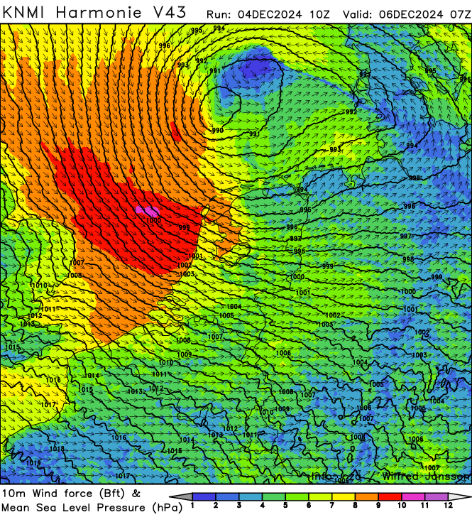 weermanrobert's tweet photo. Volgende stormkansen zitten alweer in de verwachting, want vrijdag zal de Sint snel naar Spanje waaien. Langs de Noord-Hollandse kust kan het enige tijd tot een #westerstorm komen vrijdagochtend. Ook kans op zeer zware windstoten van >100 km/u. Gaan we volgen... https://t.co/JfleDuU4d4