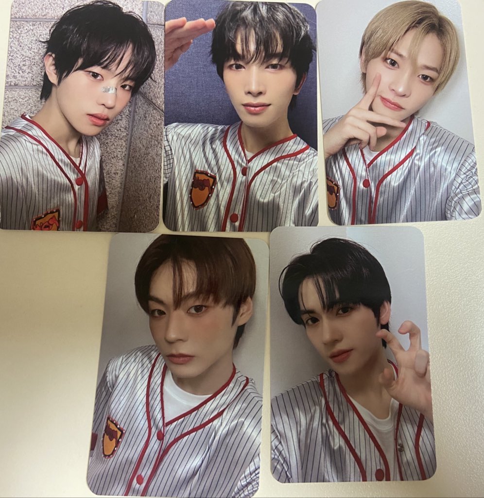 ZsPue's tweet photo. 파우 블루드림미디어 미공포 양도 

1set 2.0
각 0.5 
Dm 주세요 / 배송비 별도 

Pow 팬싸인회 팬싸 포카 블드미 boyfriend 보이프렌드 요치 현빈 정빈 동연 홍 yorch hyunbin jungbin dongyeon hong pc sell photocard 미공포 포토카드 fansign https://t.co/QHjkWQkL2S