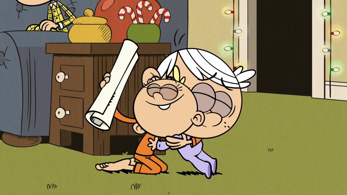 19Coolguy's tweet photo. Linc likes Lily’s gift!🫂💝#theloudhouse #letshugday #makeagiftday https://t.co/c9KX70M7Am