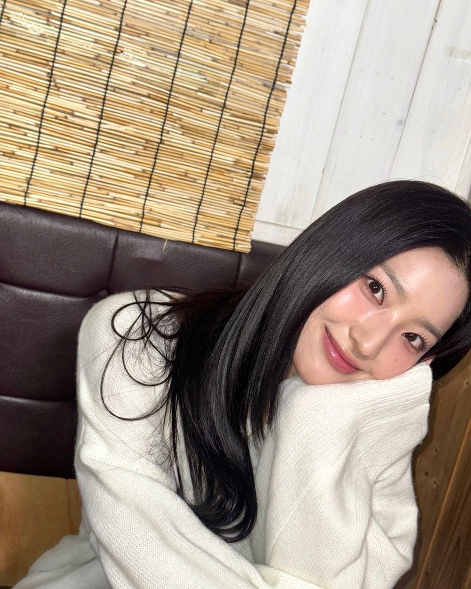 GYUURlYA's tweet photo. bangchan x lee saerom #vinetopher few-tweets au
menjelang akhir tahun versi pasangan ldr https://t.co/U0xbpxSUOY