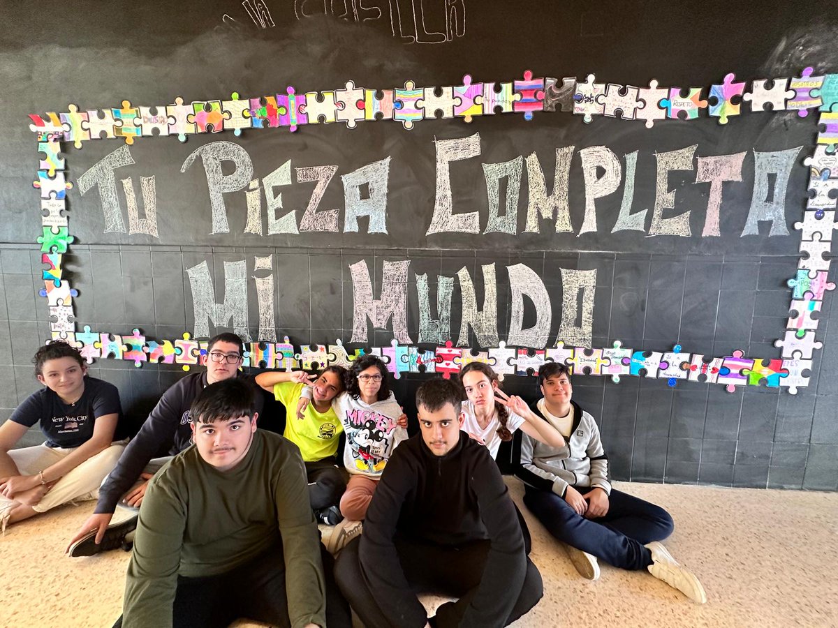 comvalleazahar's tweet photo. Ayer #3diciembre fue el #DiaDiscapacidad y nuestro alumnado de ATEDU realizó este maravilloso mural para dar visibilidad a este día. "Tu pieza completa mi mundo". https://t.co/egzdqVgiHv
