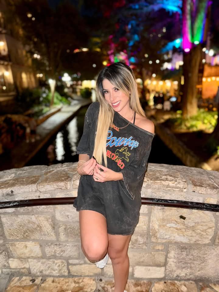 SassoFam's tweet photo. Todos los días me haces brillar hermosa @pao_sasso 🥰🩵 #PaoSassoLaMala https://t.co/gbZvE3rxXJ