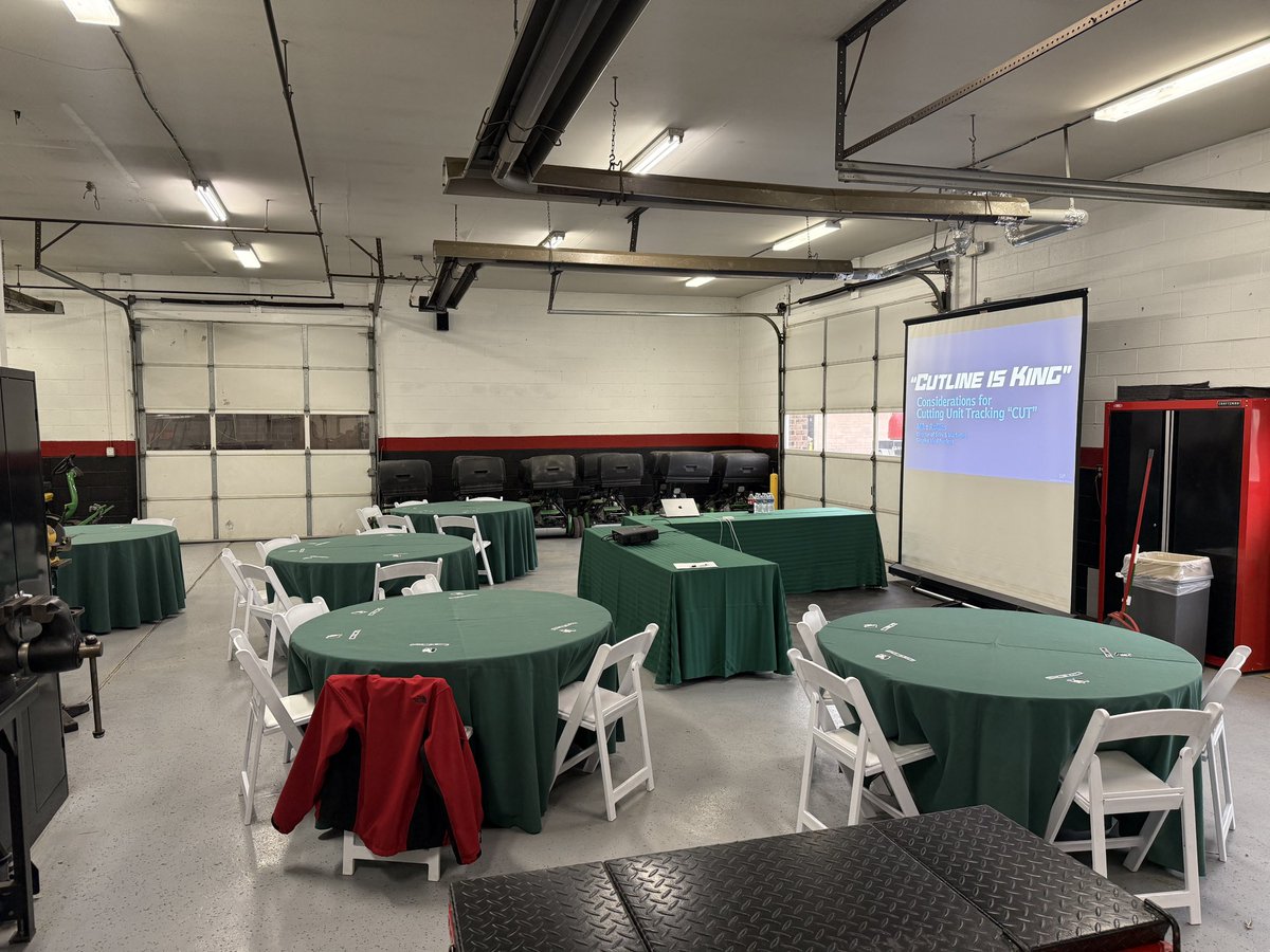 MikeRollinsSIP's tweet image. Coffee &amp;amp; donuts before #CutlineIsKing at the @MidAtlGCSAA EM Meeting!

I love this “job.”