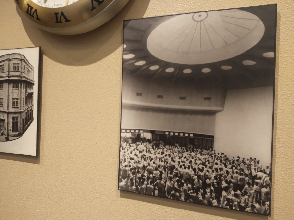 mehtabasm00n's tweet photo. back to the time when I visited the historical place of INDIAN STOCK MARKET AND EXCHANGE the OG "BOMBAY STOCK EXCHANGE"
#BSE #StockMarket #Indiastock #bombaystockexchange #market #money https://t.co/Los7QlWTNP
