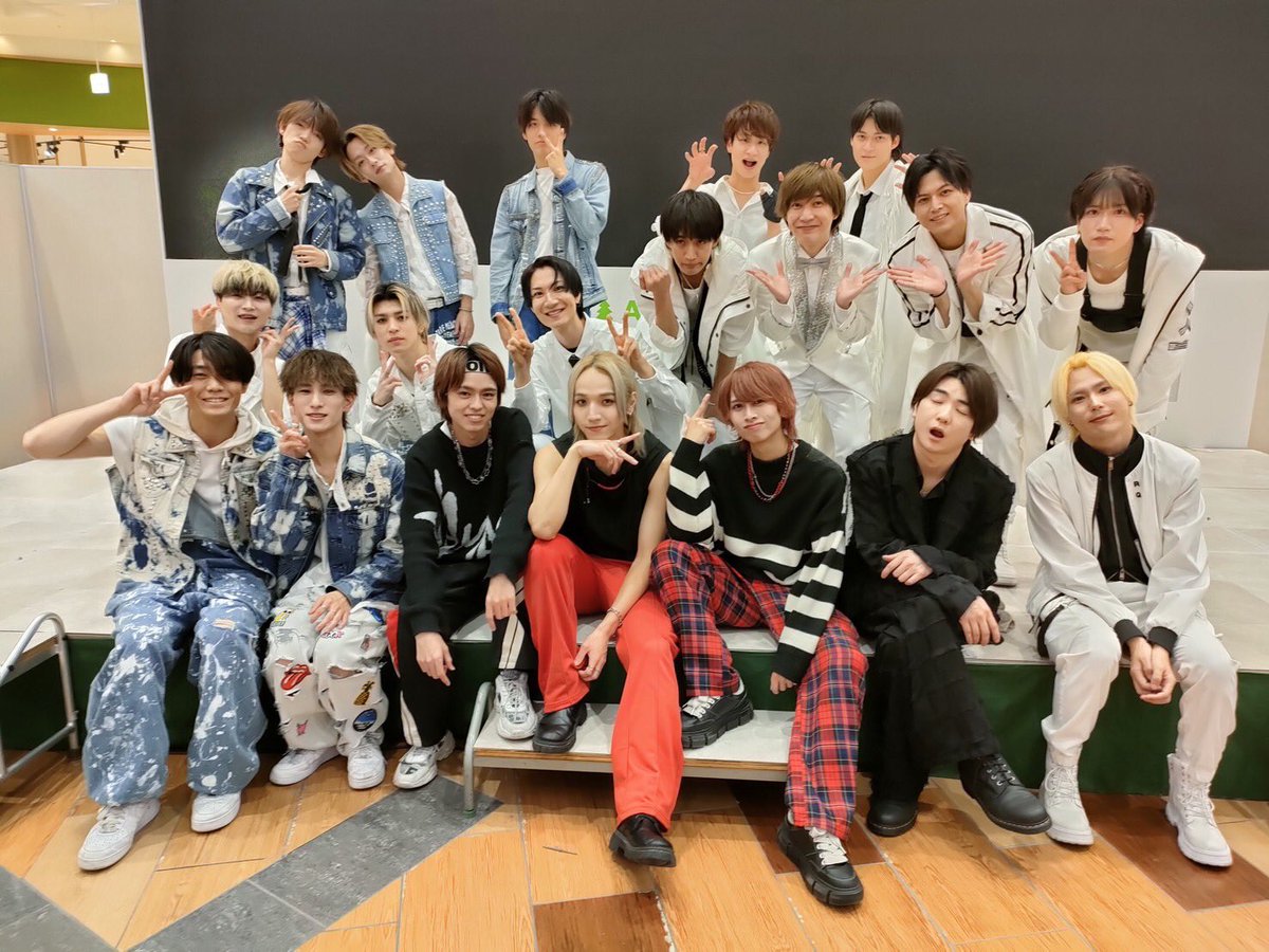 vv_plus's tweet photo. 12/4Mensフリーイベントっ!
出演者の皆さん、来てくれたお客さんありがとうございました🌲
明日は店内イベントスペースで #SYANK と #FORACE のフリーイベントです!
是非お越しくださいっ!!
@FOR_ACE_2023
@syank_officia
@ToPDoG_official
@brethrough https://t.co/WUjLc96p6m