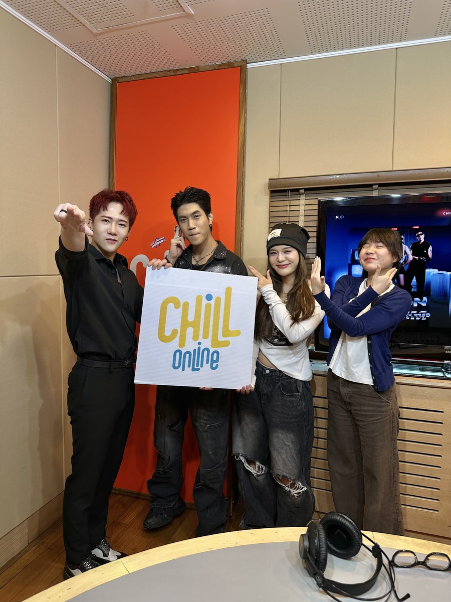 official_bamm's tweet photo. ขอขอบคุณพี่ๆ สื่อทุกท่านที่เปิดฐานทัพให้พวกเราไปปฏิบัติภารกิจกันในวันนี้ด้วยนะค้าบบบ🥷🏻💥
#bamm
#bamm_TheFirstConcert
#MissionImpossibammConcert
#fmone1035 #fmonexbamm
#EFM94 #oneบันเทิง #one31
#ChillOnline #MissionImpossibammConcertxChillOnline https://t.co/hlT0GZrHTv