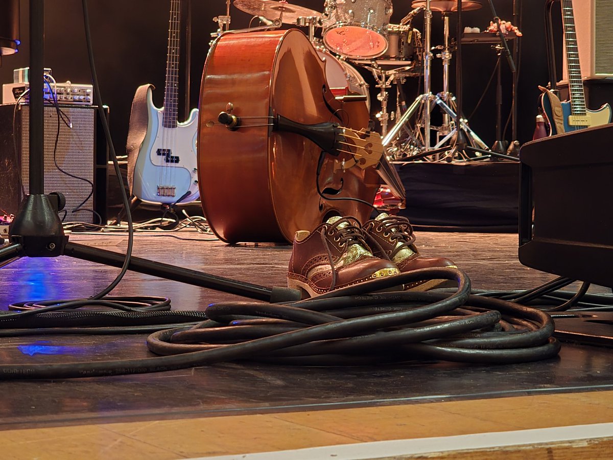 BillyHopkinson's tweet photo. Smiled when I saw the empty clogs on arrival 😁
Always a highlight of their shows.
@TheUnthanks https://t.co/cHUGBMTi7L
