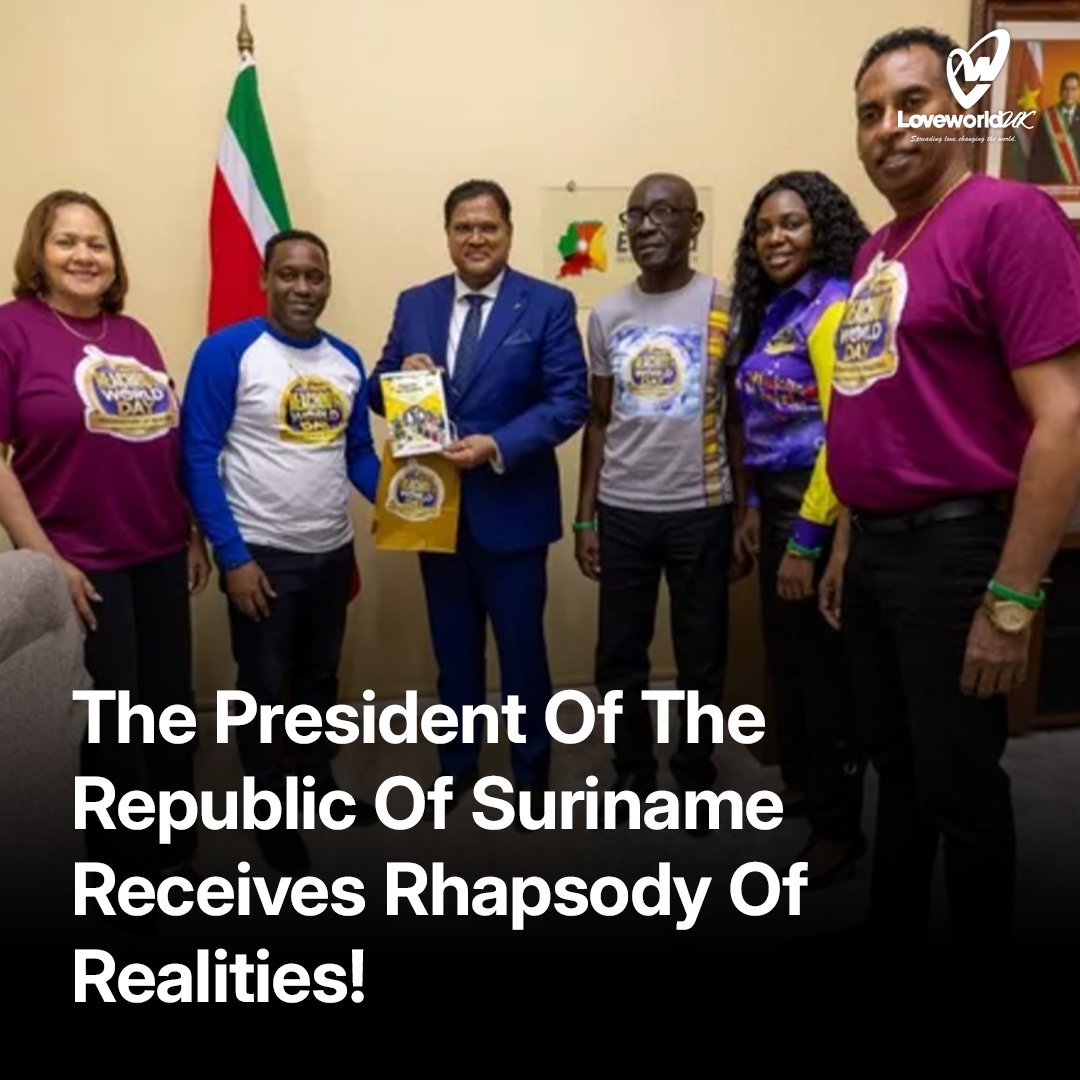 Loveworlduk's tweet photo. The Mayor of the city of Zomba in Malawi, His Excellency, Christopher Jana, receives Rhapsody of Realities!
#malawi #Reachoutworld #rowd #rowdlive #Reachoutworldday #loveworlduk #loveworldnetworks #LoveWorldNews #loveworldeurope https://t.co/XGiNUtKyRl