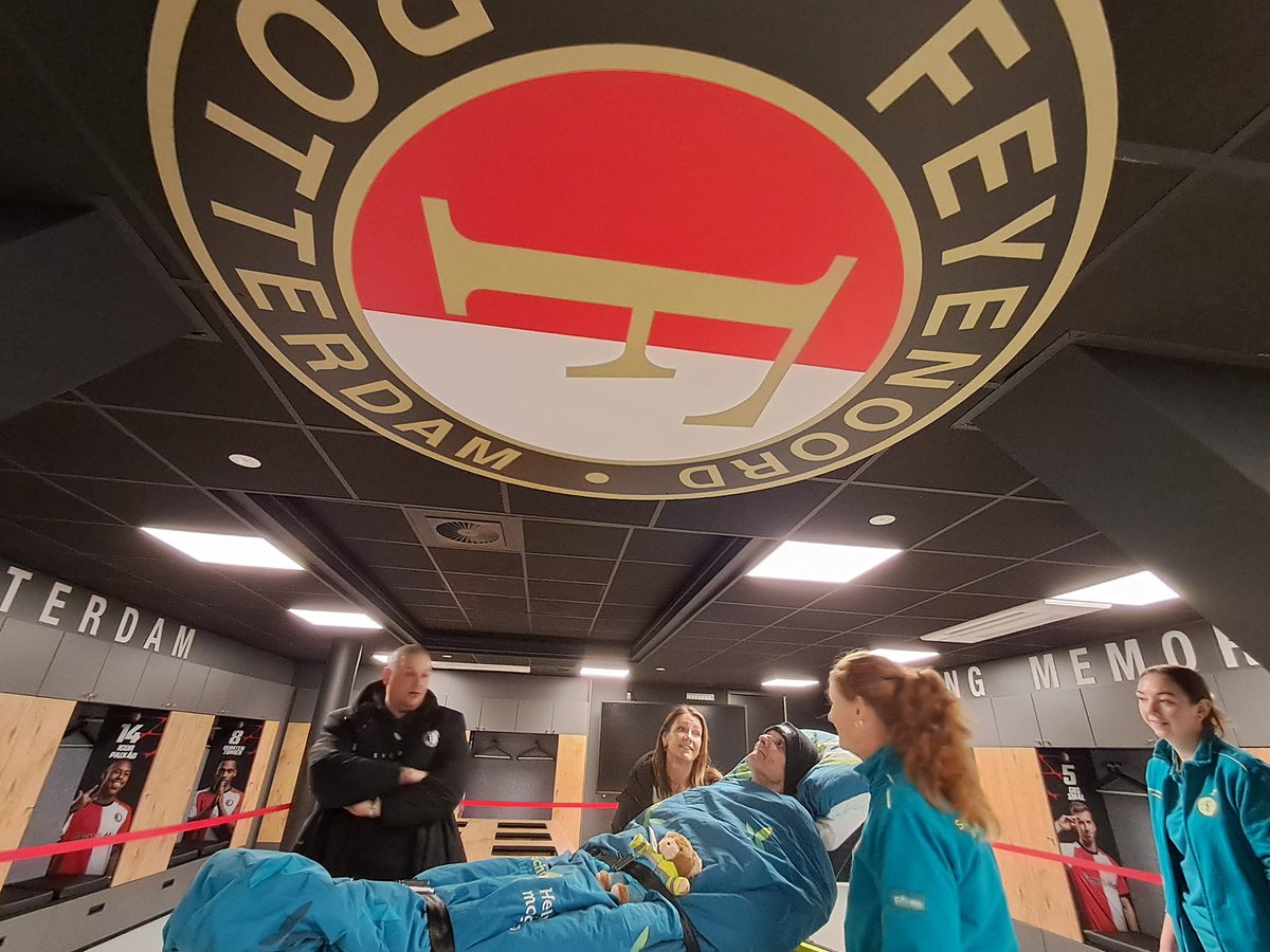 Hieperdepiep hoera, Ben in De Wetering is vandaag jarig! Om hem te verrassen zijn we samen met Stichting Ambulance Wens Nederland naar het Feyenoordstadion gegaan. #jarig #ambulancewens #feyenoord