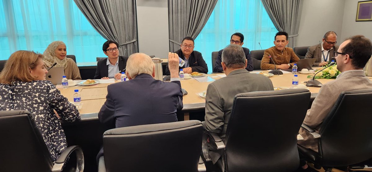 Courtesy visit of Ruya AI team from Dubai with MIMOS Berhad representatives to CSM to discuss cybersecurity cooperation related to digital forensic technologies and AI Security today