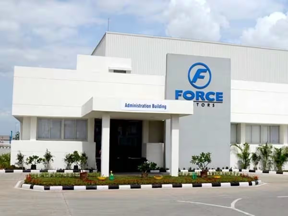 CNBCTV18Live's tweet photo. #NovemberAutoSales | #ForceMotors
👉Total sales up 0.05% at 1,885 units vs 1,884 units (YoY)
👉Total sales domestic up 12.4% at 1,736 units vs 1,545 units (YoY)
👉Total sales exports down 56% at 149 units vs 339 units (YoY) https://t.co/keZFdi5IBL
